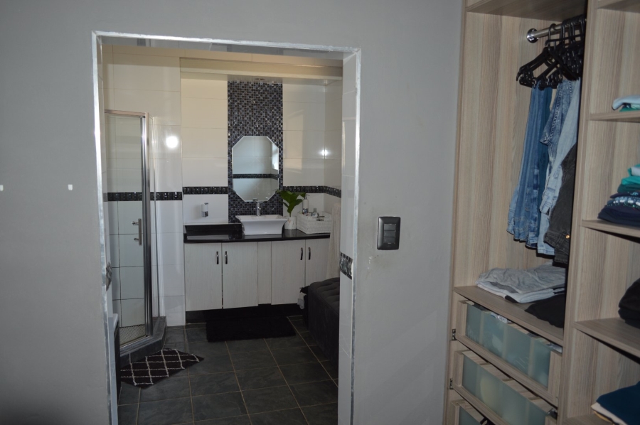 4 Bedroom Property for Sale in Wilkoppies North West